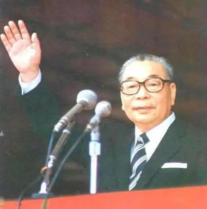 蒋经国有五个儿子，“蒋家王朝”为何没有延续下去？ 1988年，蒋经国去世，一