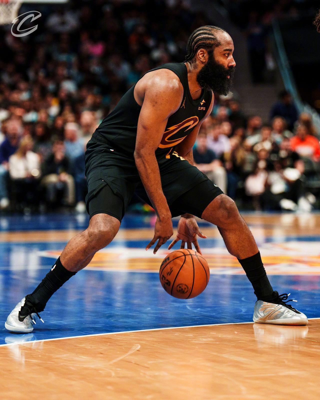 哈登来到骑士，确实要比在快船的时候轻松多了，不用像在快船的时候那么累了。可以打的