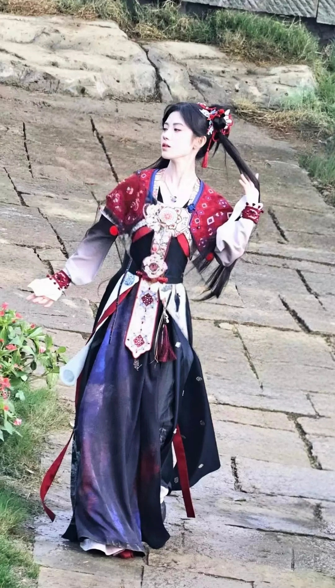 鞠婧祎在拍的来战造型气质二次元的不行好像水冰月😍​​​