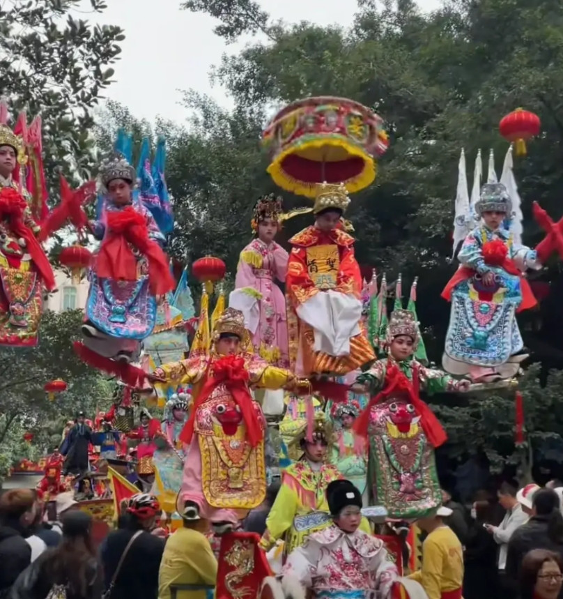 很多人对广东人的印象是有钱、低调、穿拖鞋、普通话很塑料，聪明厉害几乎是潮汕人，比