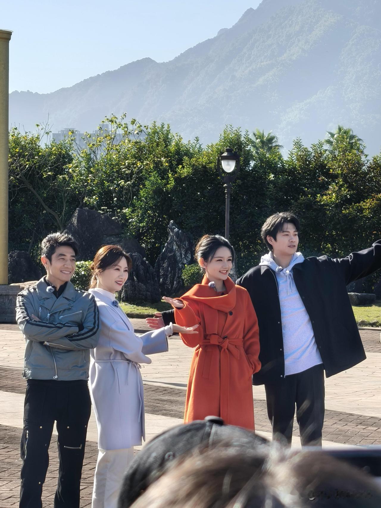 11月29日，撒贝宁、魏大勋、龙洋一行人在湖南郴州录制央视综艺《城市风华录》。撒