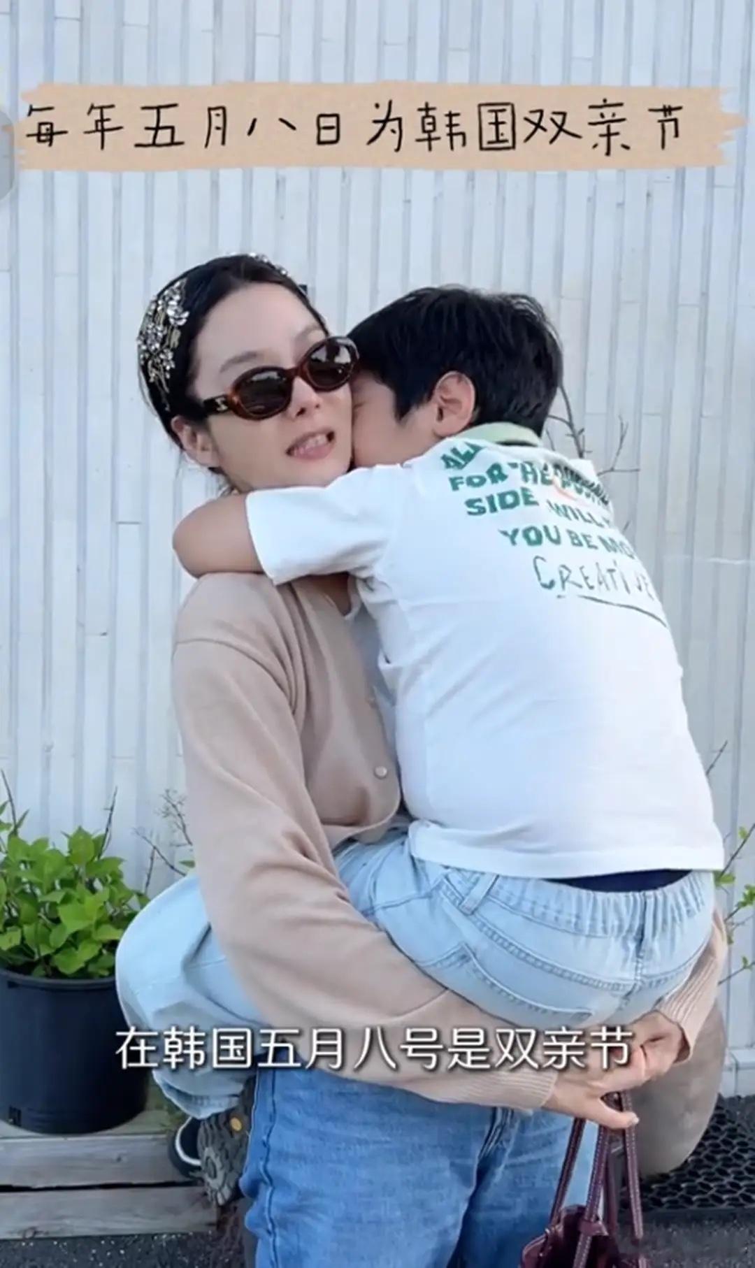 蔡琳和儿子过父母节，珉宇想到爸爸情绪低落，母子抱一起都快哭了！