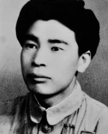 1948年，日本人砂原惠改名换姓化名张荣清，并谎报中国国籍，加入解放军，在辽沈战