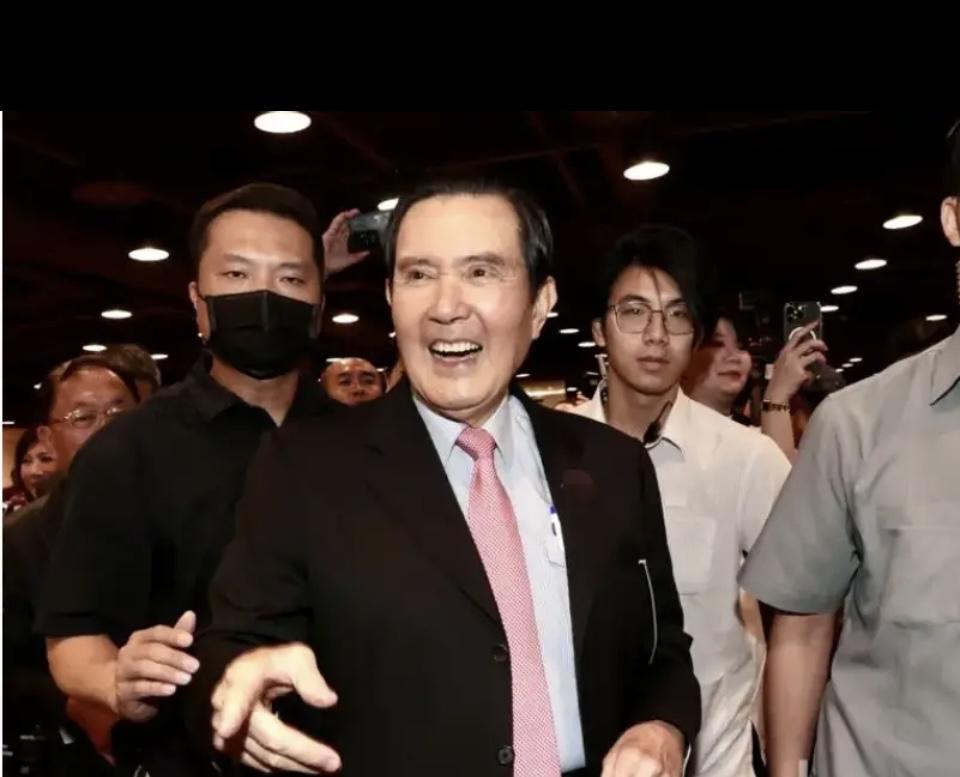 马英九“笑而不答”，蓝营主席选举藏着多少猫腻？谁能想到，一场党内主席选举，竟