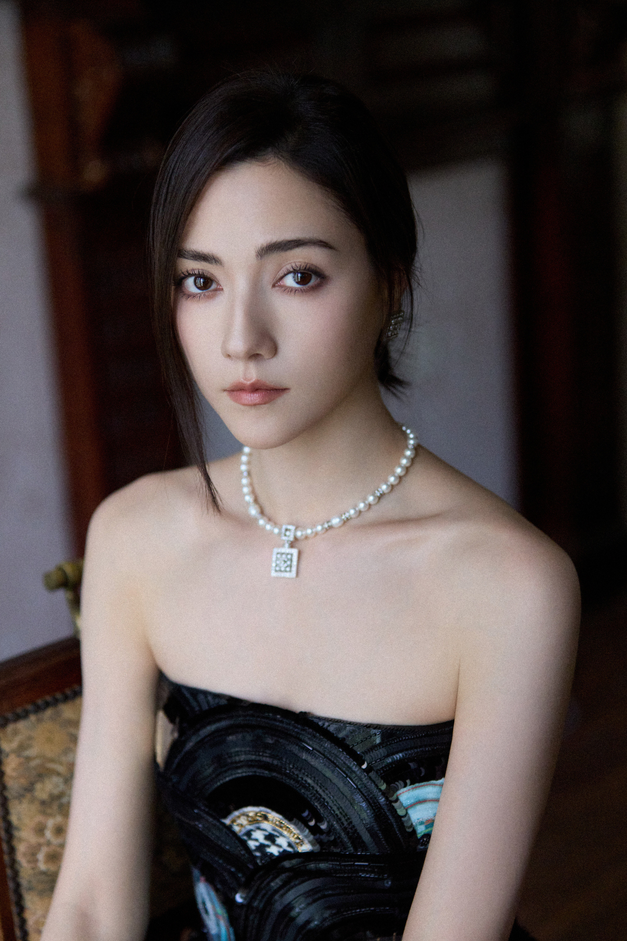 娜然抹胸短裙，干练俏皮，酷感十足​​​