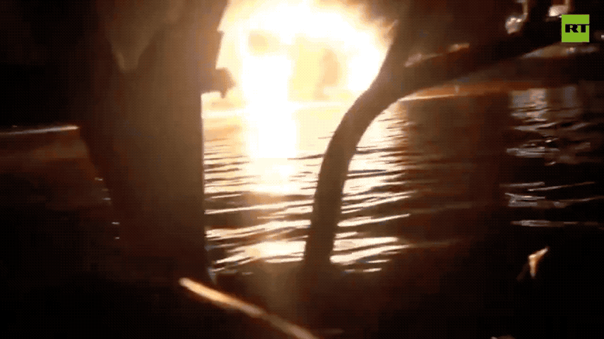 伊朗攻击美国船只视频网络爆火：特朗普警告媒体敢转发就是叛国！3月15日特朗普在T