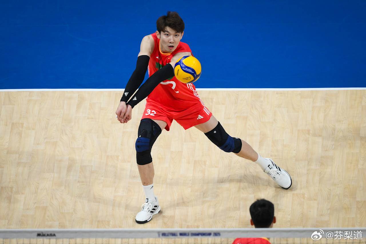 中国男排世锦赛首战告负国际排坛动态中国男排首战技术统计彭世坤12分11扣8