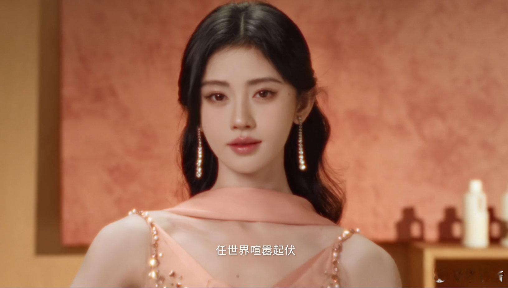 鞠婧祎RUFI品牌全球代言人白月光气质的底层逻辑，是所有细节都在线✨妆容在线、