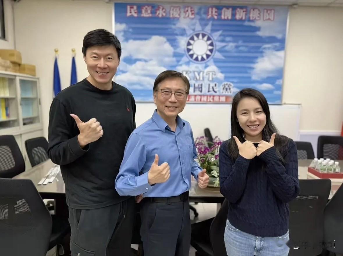 台网红柳杰克和苏恒，今天（4日）到国民党桃园市党部拜访了詹江村。此前，詹江村在网