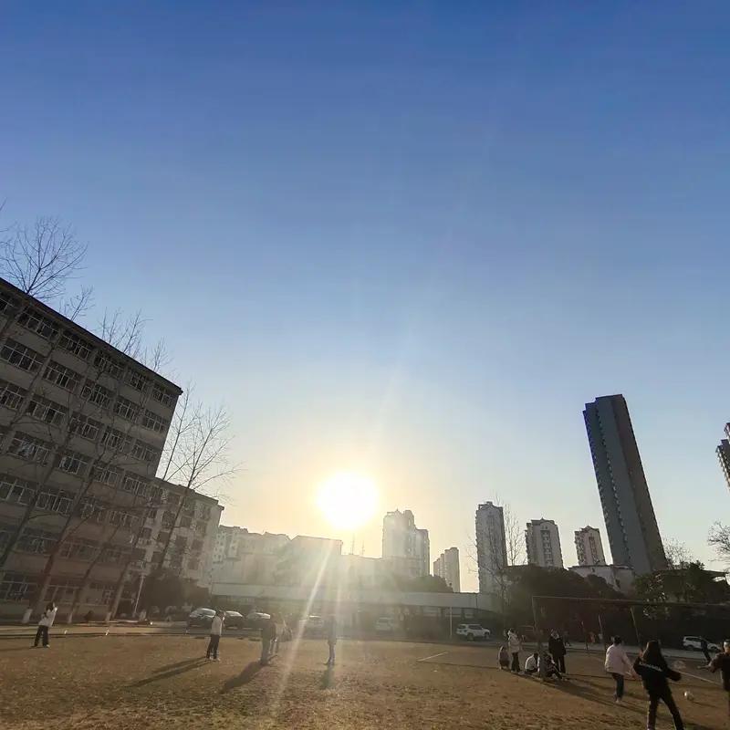进入教师过剩时代，师范生到底还值不得上？其实，说教师过剩，有点夸张。就河南省