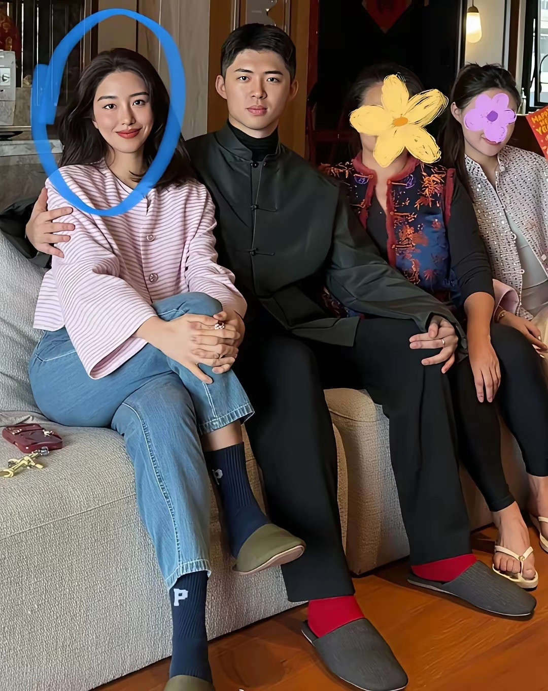 杨采钰的老公也太帅了，而且看着很年轻，感觉这是她修来的福气。