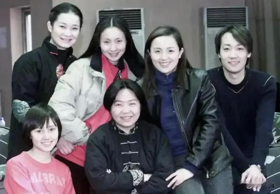 一对恩爱夫妻，从此天人永隔！51岁的朱媛媛和52岁辛柏青，是娱乐圈少见的恩爱