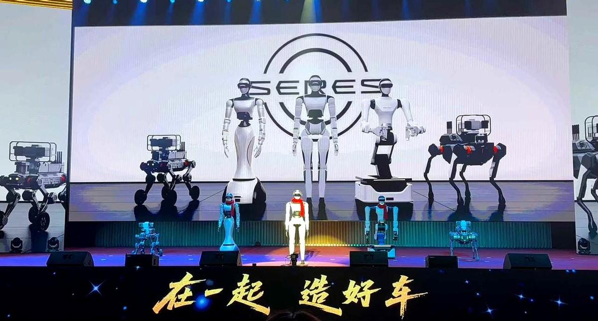 赛力斯把2026年新春团拜会整成了一场小型车圈发布会的既视感，一句“感谢百万用户