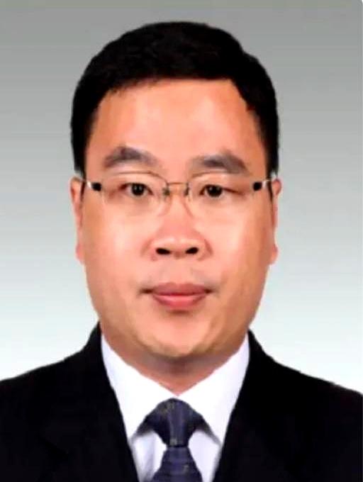 一个“有人说他冤”，就把大家的好奇心勾起来了，这事到底冤不冤？说白了，原文就这