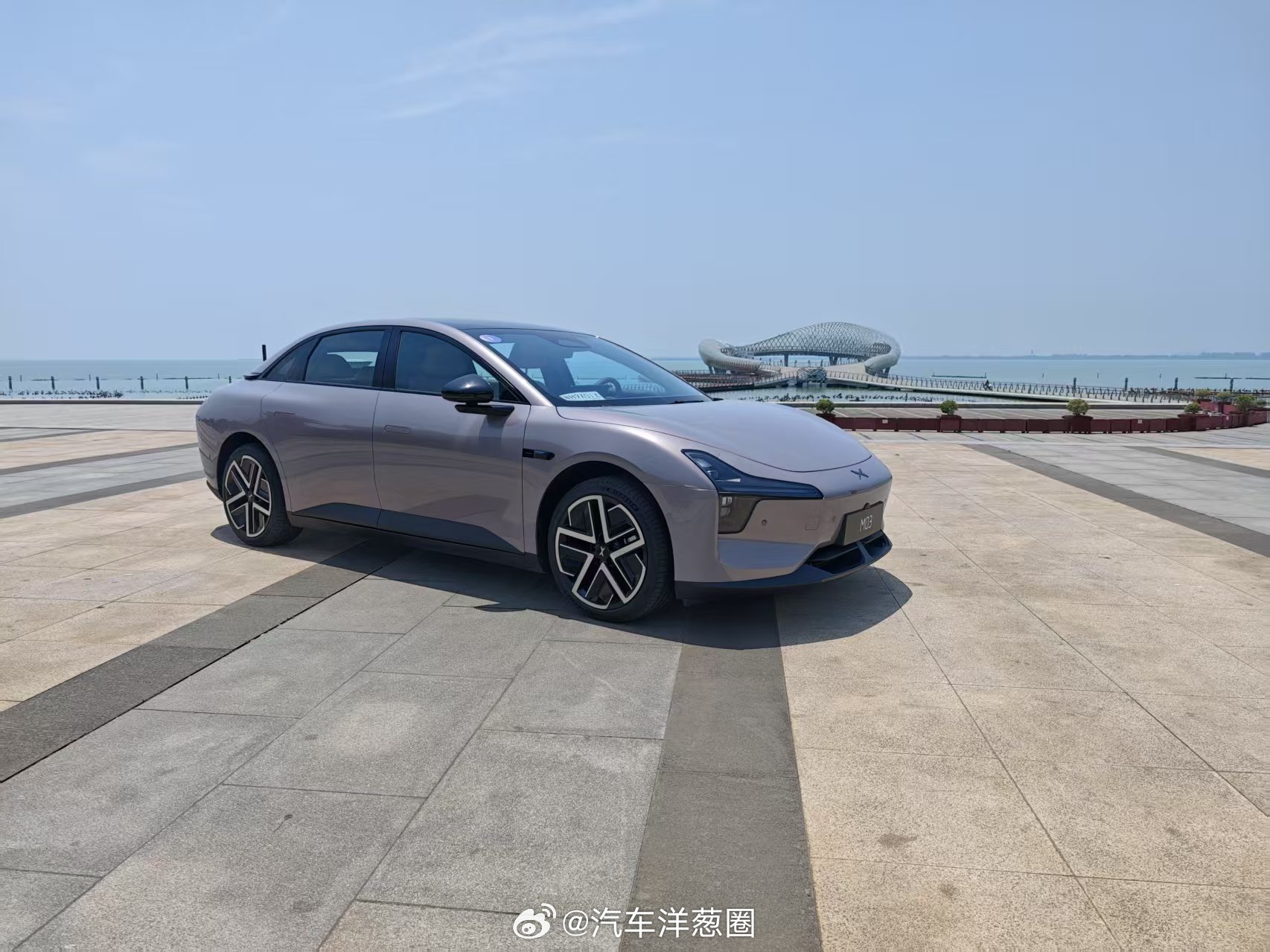 本来以为仅仅增加了驾驶辅助，但实际上更像是改款！之前和大家分享过一波小鹏MONA