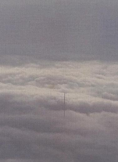 1417米高空，乘客拍到穿透云层的神秘杆子，真相争论至今未停！2016年12