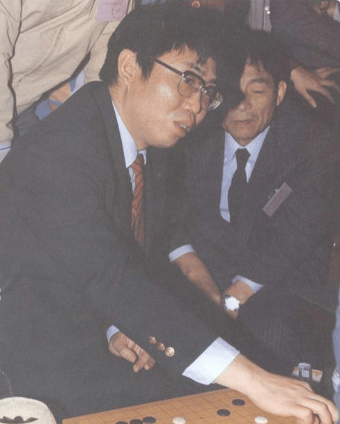 聂旋风! 聂卫平曾在中日擂台赛11连胜, 被授予“棋圣”称号