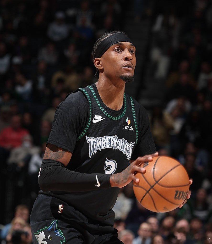 ChrisMannix：据消息人士透露，雄鹿想要森林狼的麦丹和多个首轮选秀权，