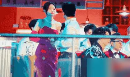 疑似沈梦辰和杨迪后台吵架互殴的视频流出。隔着手机屏幕都能看到两个人剑拔弩张，火力