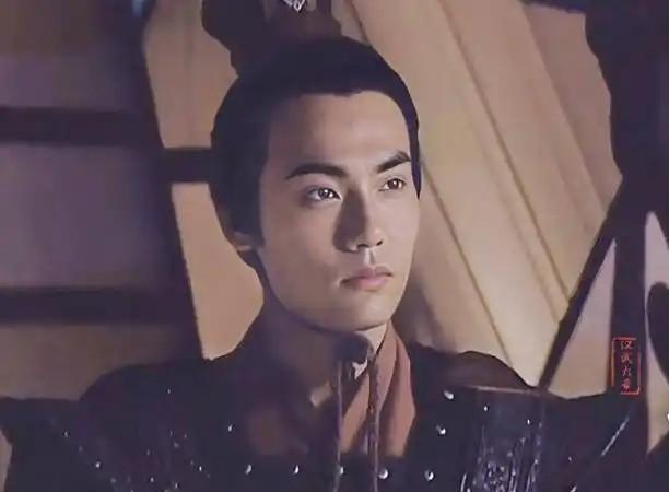 汉武帝怕卫青再立新功，军权太重，故意打压卫青，不给卫青再次领兵哦机会。实际上，