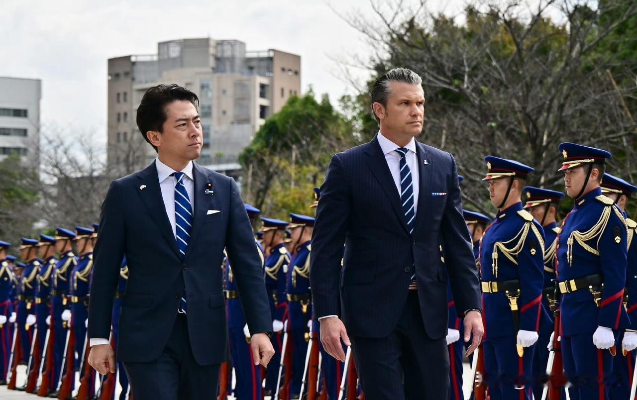 美国网友:看上去,小泉进次郎比赫格塞斯霸气多了?