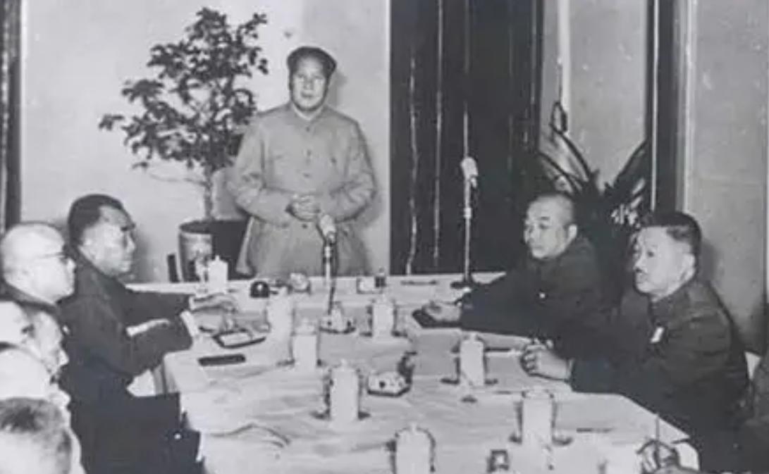 千万不能打美国！听听毛主席是怎么说的！千万不能打美国，当年抗美援朝时，很多人给毛