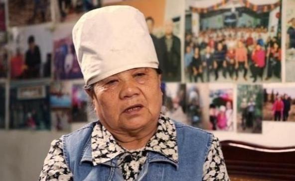 1983年，韩雅琴的早餐店，来了4名刑满释放的寸头少年，出于心善，韩雅琴给他们盛