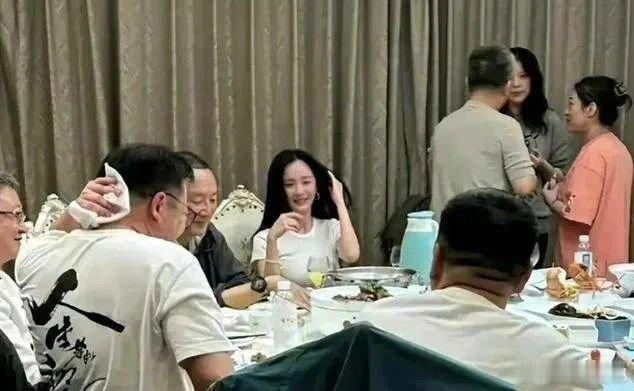 明星私下饭局，原来都是素颜的状态？​​​
