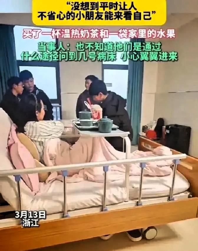 泪目了！浙江嘉兴，一名女老师怀孕生子后在医院病房休息，没想到，班里四名男生竟然悄