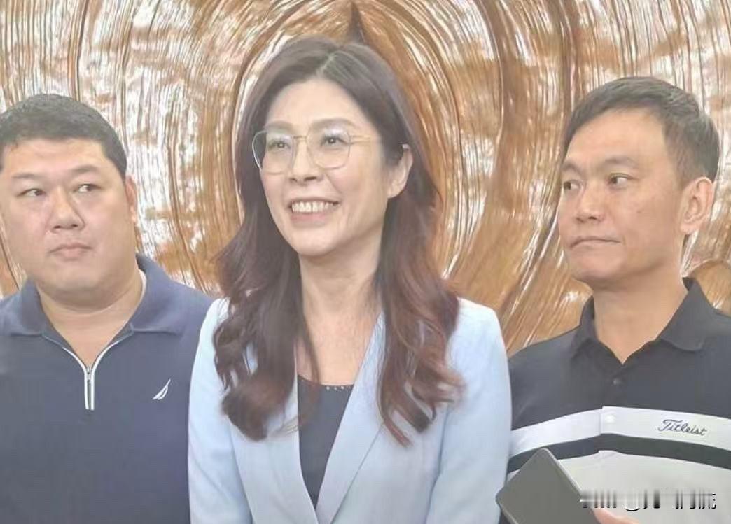 国民党主席交接在即,221干部集体辞职引争议,新任主席如何化解内斗危机。国民党