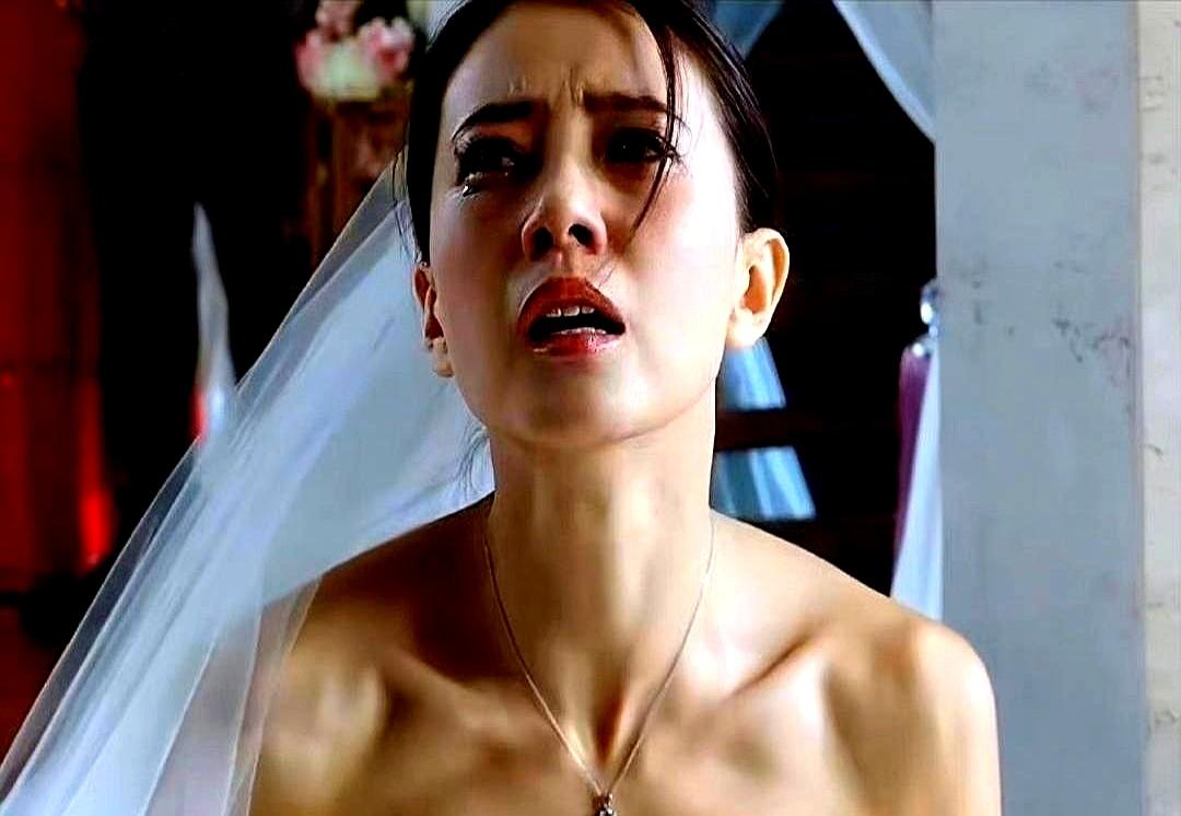 高圆圆新剧杀疯了一开播就把热搜榜当自家客厅，连我妈都在群里问“谁偷装摄像头”。