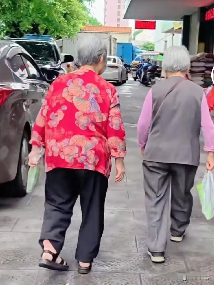 不超过10多年的婆婆，绝对不知道：一、婆媳关系好的家庭，不是儿媳妇多好，也不是