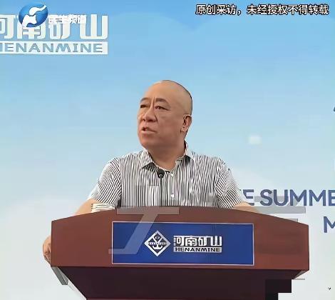 崔培军要失望了 他给员工每人发1000，放不限期带薪假，让他们回家收麦子，可