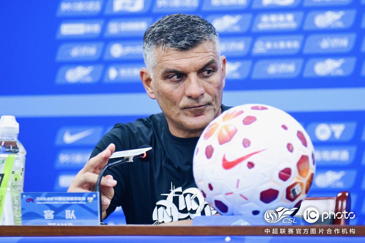 7月17日，2026赛季中超联赛第19轮赛后，成都蓉城主教练约翰·阿洛伊西出席新
