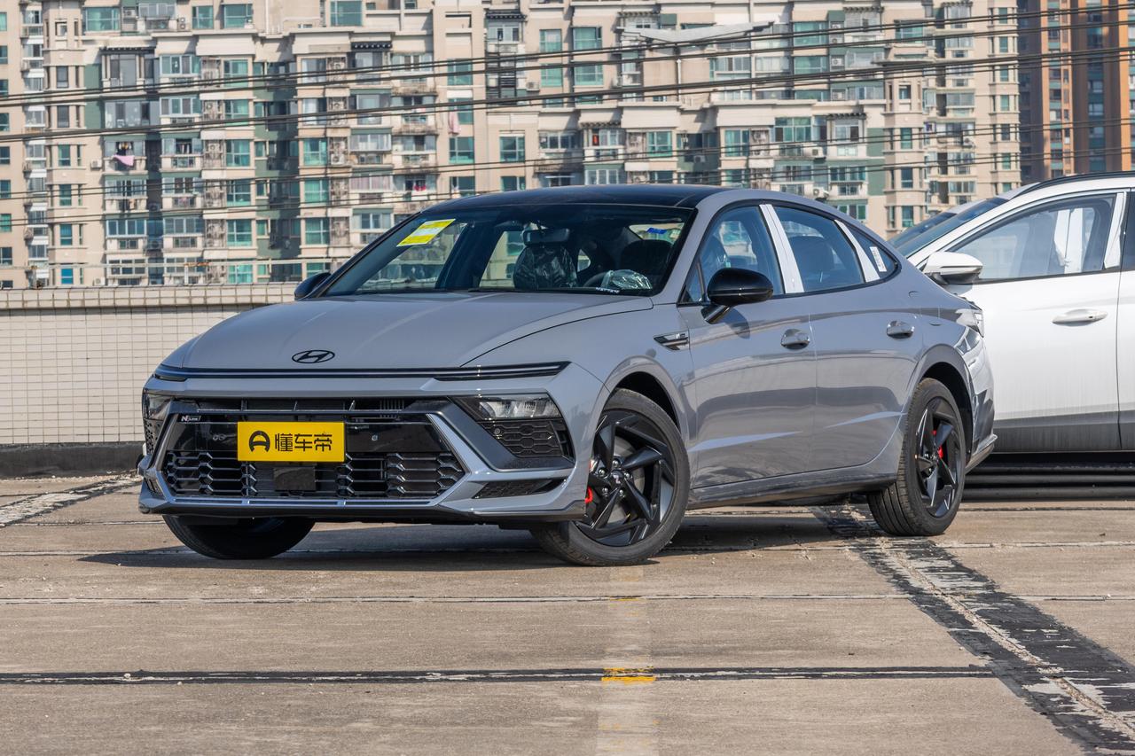 曾被年轻人追捧的索纳塔，如今跌至10万起，依然无人问津说起现代索纳塔，估计不少