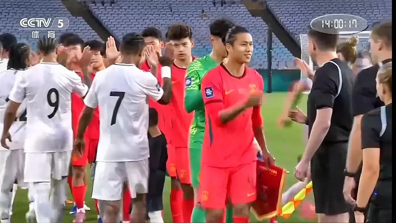 邵佳一指导带领球队第一次正式亮相半场可窥到其战术思想联赛间歇期，邵佳一指