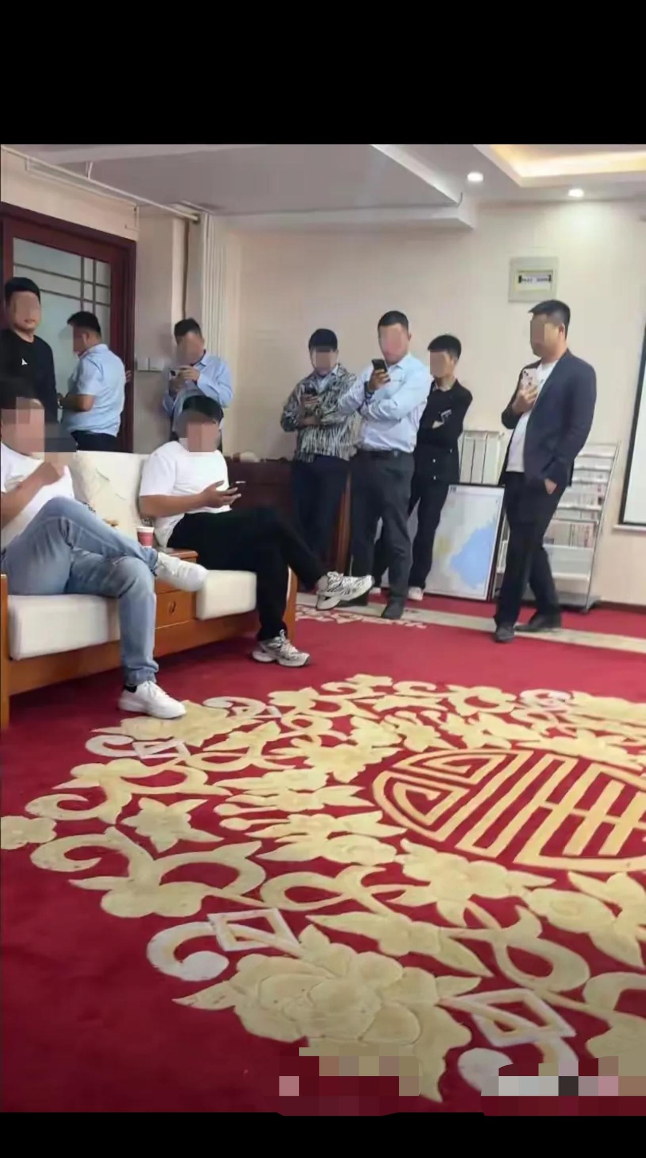 山东临沂，男子买婚房准备订婚，全程跟着中介流程办手续，按要求转入10.5万元首付
