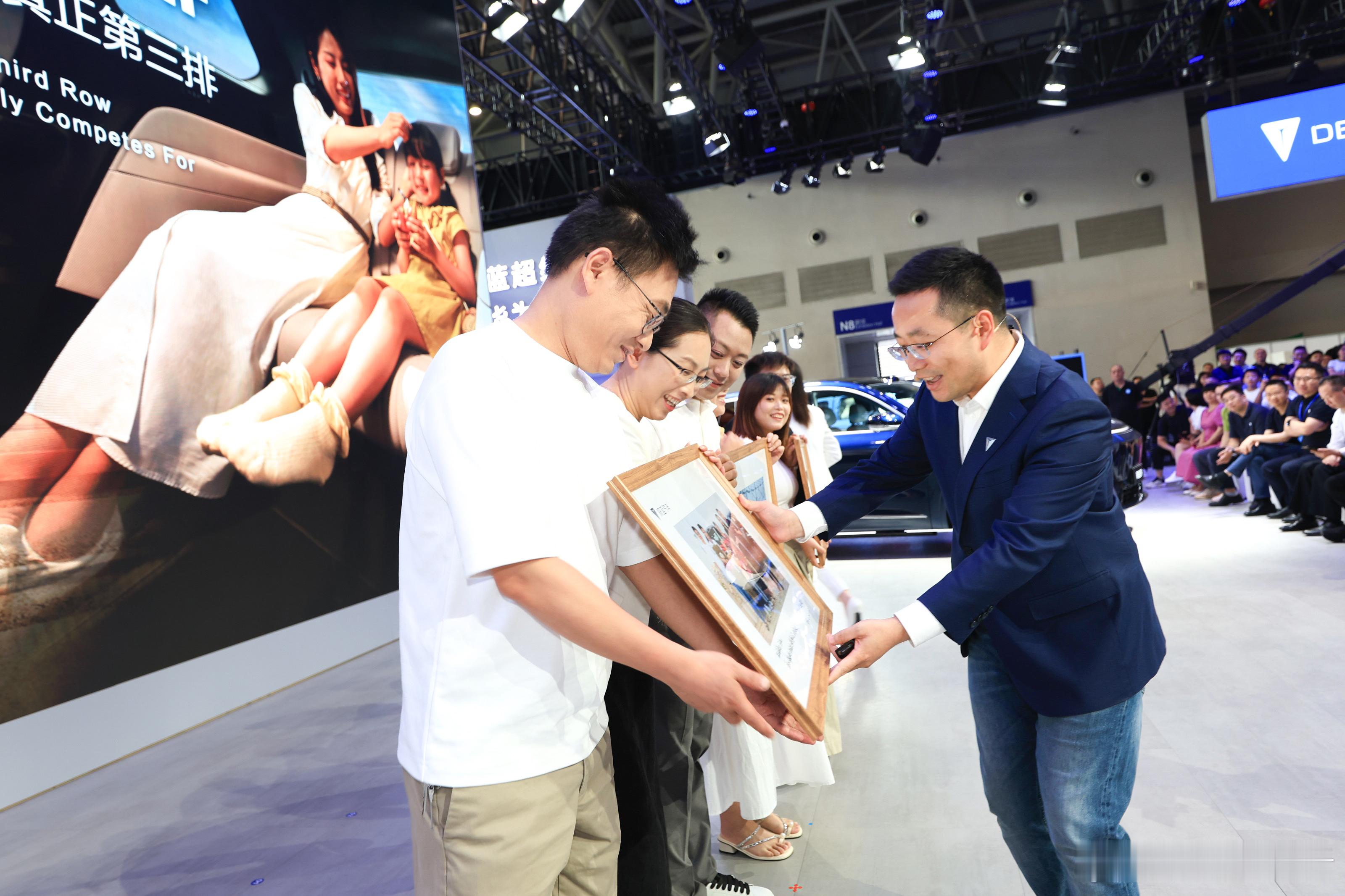 深蓝又出爆款了，这次还是20万+的新车？今日（6月7日），深蓝汽车携旗舰SUV深