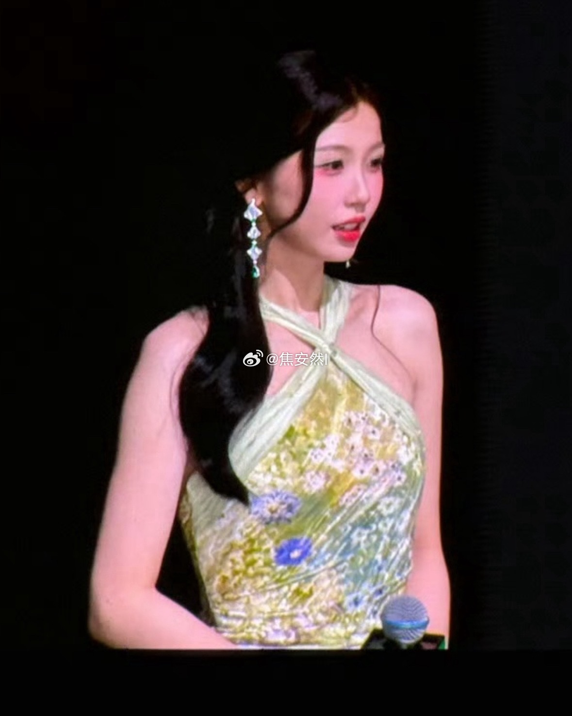 怎么又跟素人撞裙子了