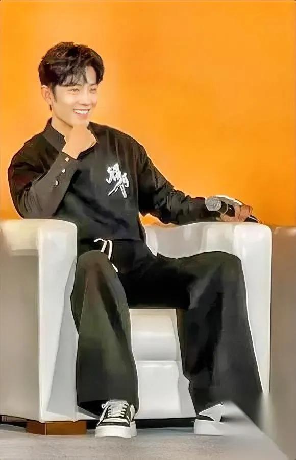 别等明天！这部片…现在买票可能都晚了！《得闲谨制》明天首映，今晚预售直接炸了