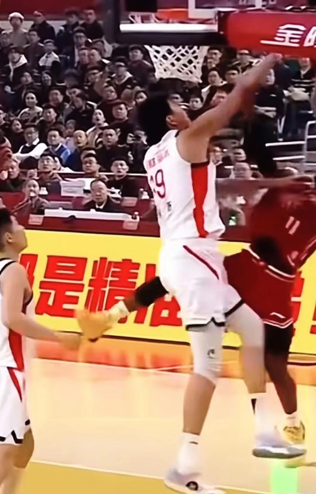 广州战胜山西，令人津津乐道的不是球队赢球，是徐昕展示出来的霸气，他个性成长了。