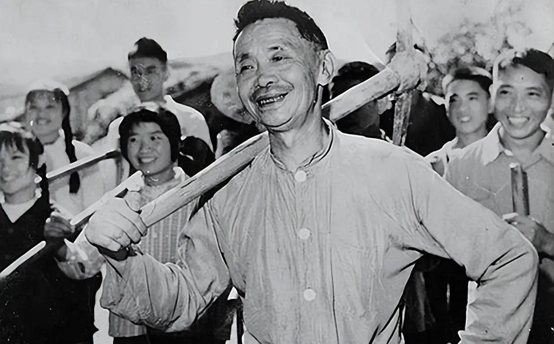 1957年，总政首长到新疆视察时，开国少将甘祖昌拿着病历说：“我脑袋有伤，不适