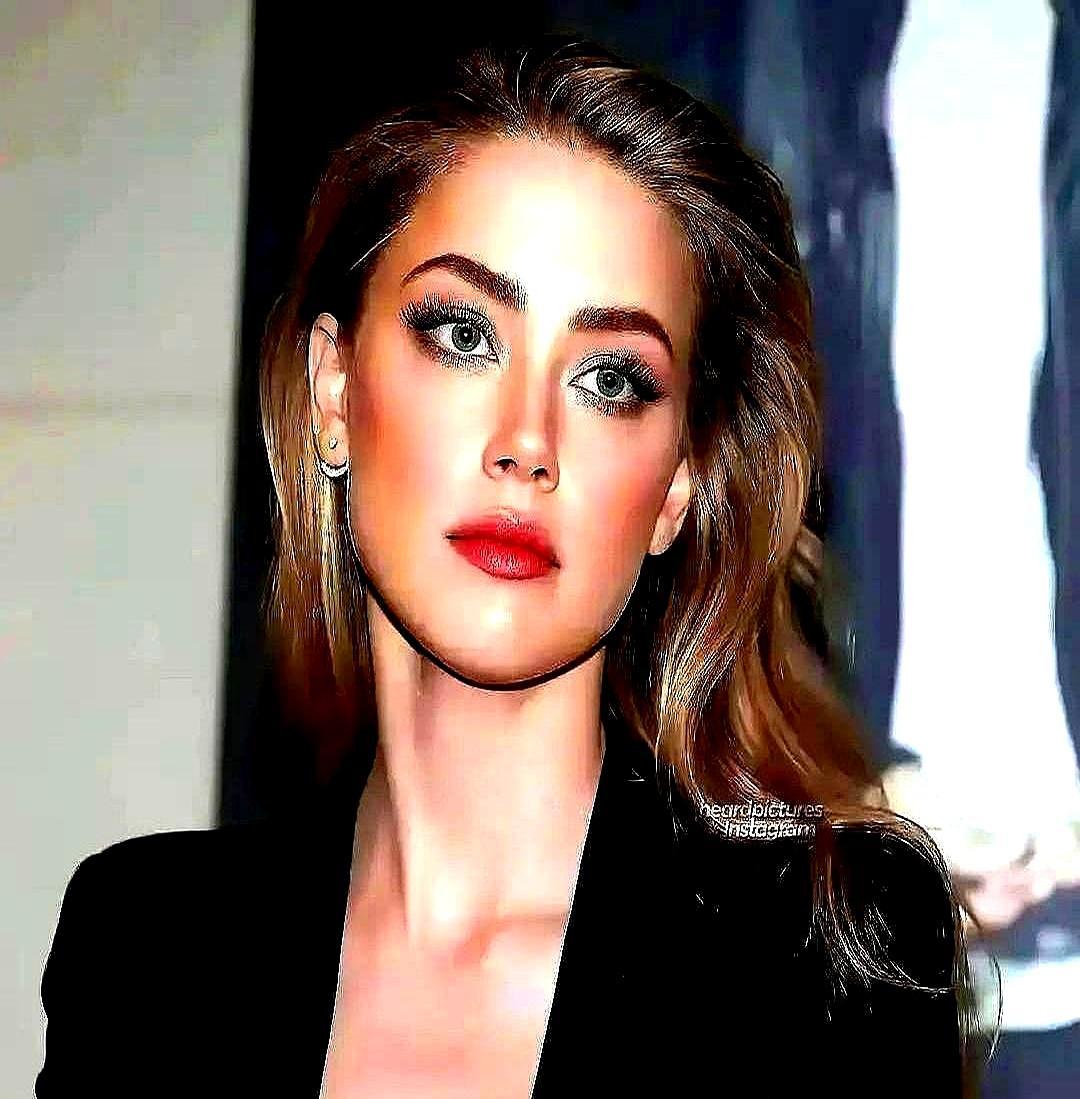 凌晨三点，马斯克小号一个点赞，死对头贝索斯在家躺着收钱。白天，他琢磨着怎么