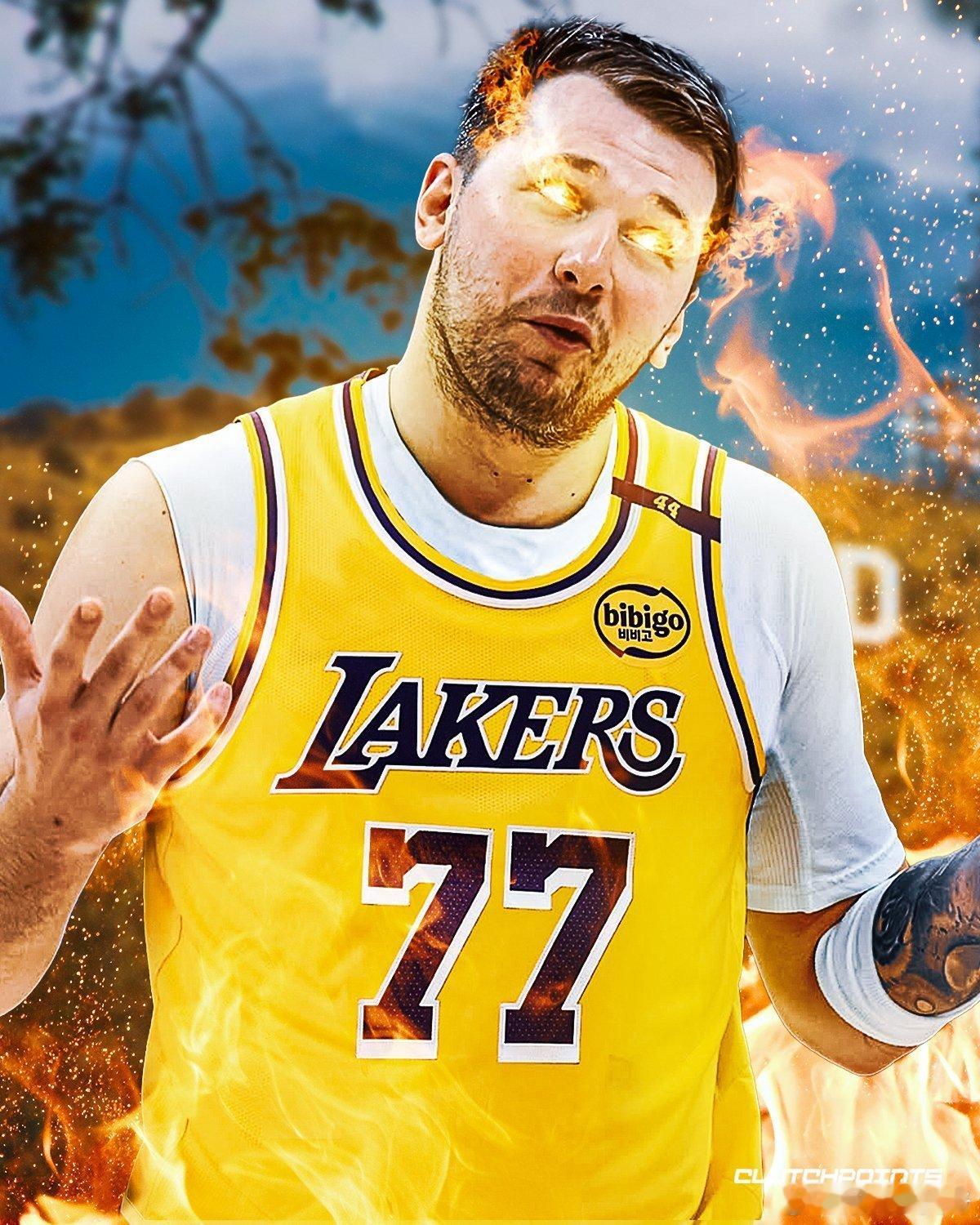 东契奇追平了历史上最快达成单赛季500分、100篮板和100助攻的球员纪录。他追