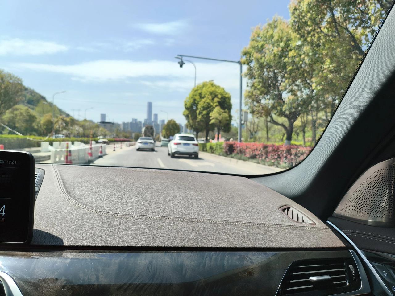 买基金我是星期五买大多数人认为星期五买，钱停两天星期一买，你是期一买我