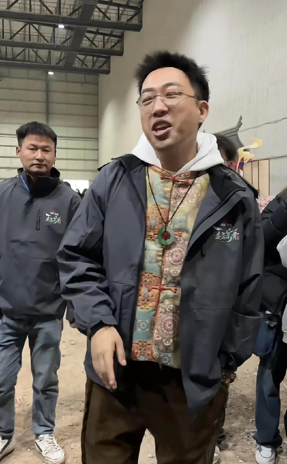 于正思维就是先进，他说，古力娜扎和余茵没火，是没演我的剧，这我给她，定制一个角色