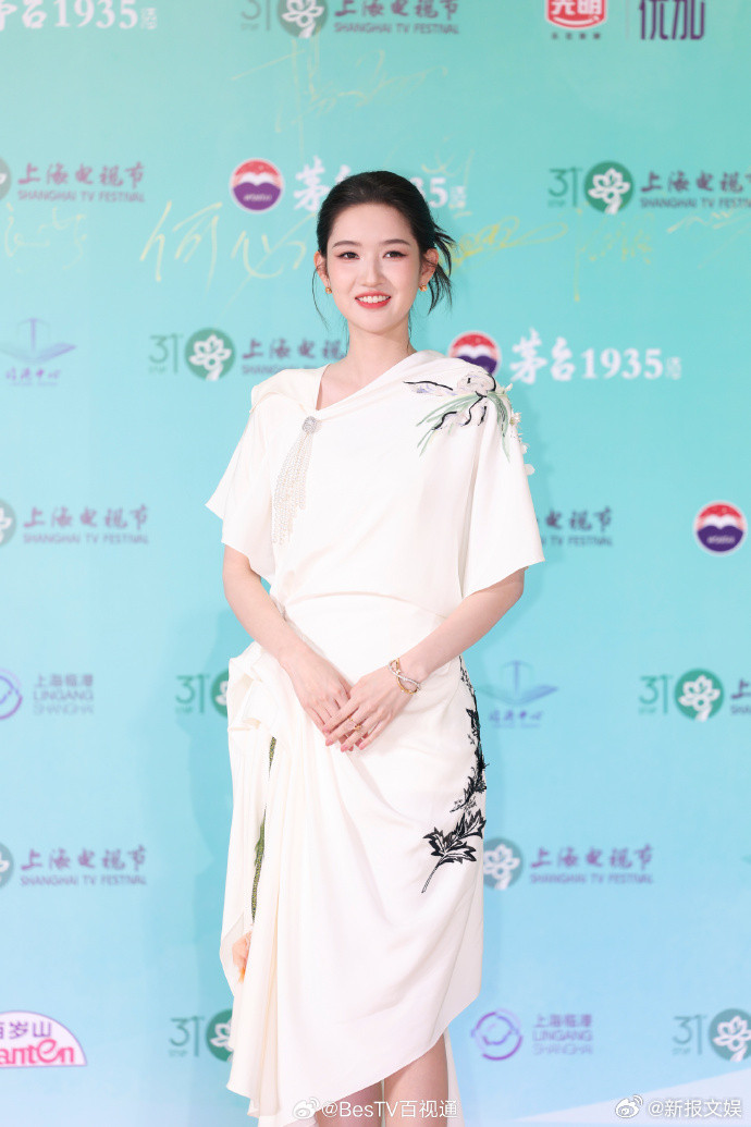 王玉雯白玉兰红毯状态王玉雯白玉兰红毯怼脸生图王玉雯白玉兰红毯怼脸生图都能够美的