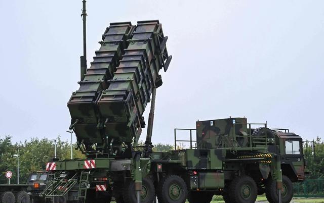 摊牌了！全球能破解歼-10C加红旗-9这套“铁桶阵”的，确实只有美国一家。但华盛