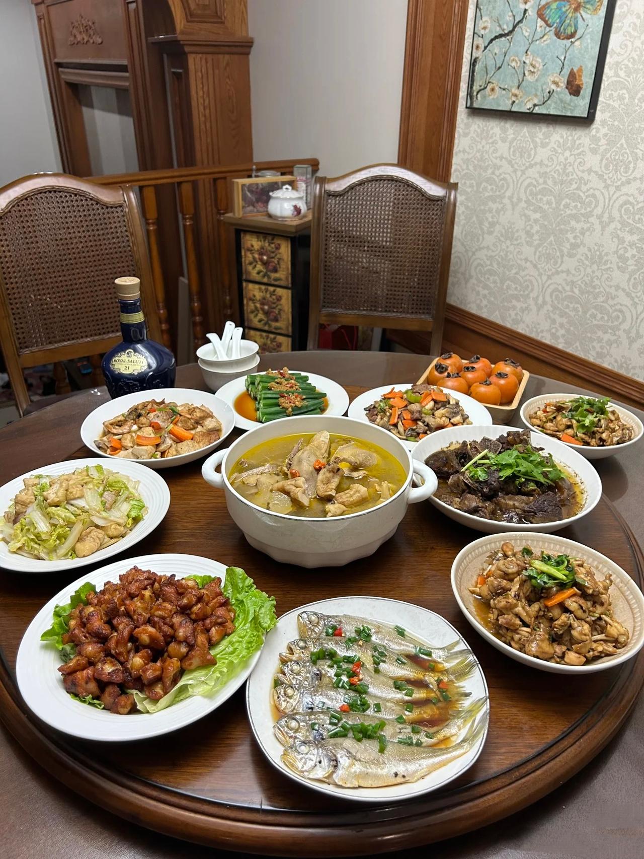 结婚五年了我从来没变过，每次公公婆婆来家里我称呼完她们寒暄两句，就会赶紧进厨房，