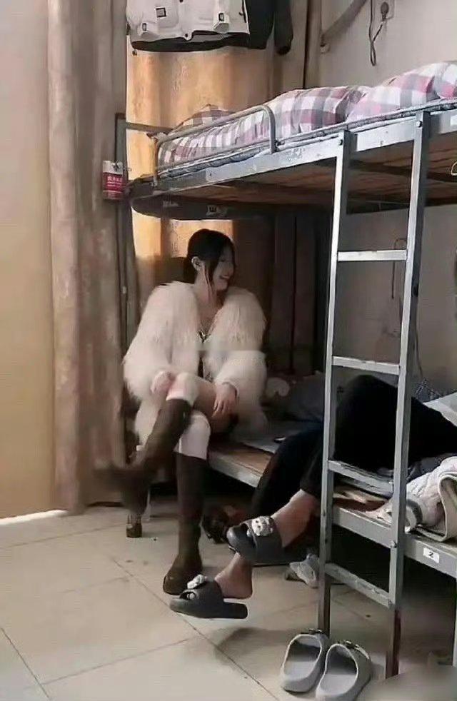 这种打扮在厂里是不是老板娘啊